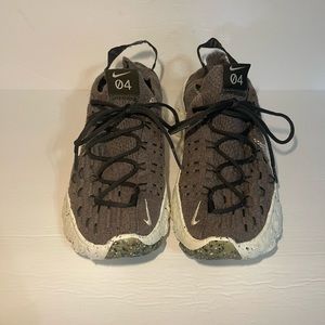 Nike Space Hippie 04 Running Shoes Cargo Khaki Womens Size 8.5 Mens 7.